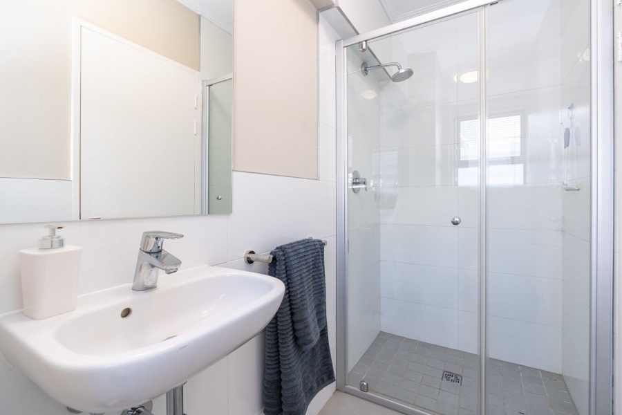 To Let 2 Bedroom Property for Rent in Vredehoek Western Cape